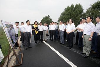 国家电网公司党组书记、总经理刘振亚到河北张北县考察新能源产业发展情况