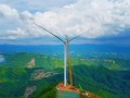 广西新能源铜镬风电项目首台风机顺利吊装