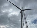 甘肃玉门风电示范项目首台风机顺利吊装
