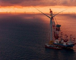 中广核惠州港口海上风电项目完成广东省首台14兆瓦风机吊装
