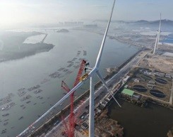 电气风电海神平台EW14.0-270机组成功吊装