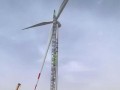 青海省50万千瓦风电项目首套塔筒顺利吊装