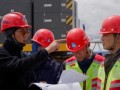 世界屋脊再添“风”景线！中建二局西藏琼结项目首台风机成功“登顶”