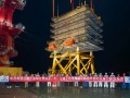 筑牢“海上家园”！三峡阳江青洲五、六、七海上风电辅助平台完成吊装