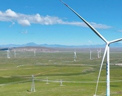 海拔4850米！西藏在建最大风电项目完成全部吊装